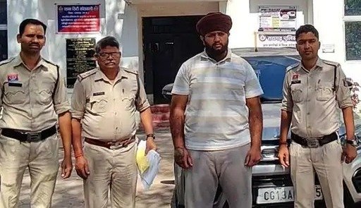Crime News: अफीम बेचने निकला युवक गिरफ्तार, 8 लाख की ब्रेजा कार जब्त