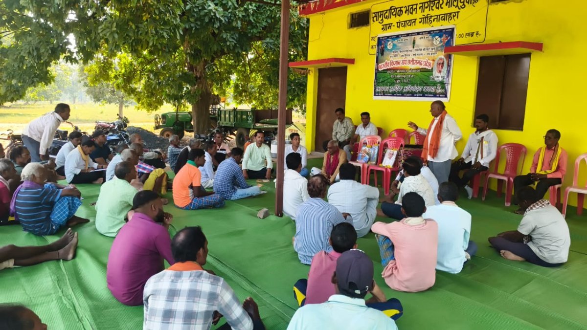 Farmers participating in a meeting of the Bharatiya Kisan Sangh (Image Source: Keertiman Media)
