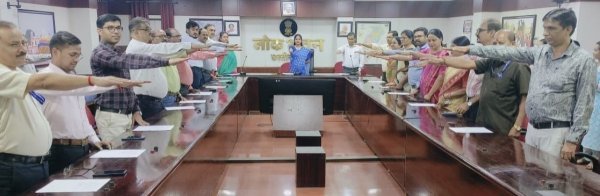 Chhattisgarh News: लोकभवन में सतर्कता जागरूकता सप्ताह शुरू, अधिकारियों-कर्मचारियों ने ली ईमानदारी की शपथ