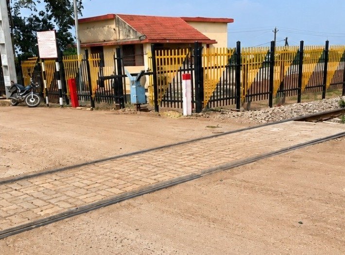 Kendri Railway Crossing Closed for Repairs(Image Source: CGDPR)