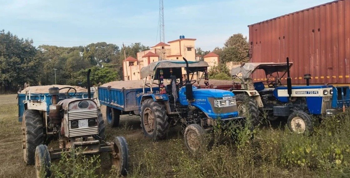 Illegal mineral transport 5 vehicles seized(Image Source: Keertiman Media)