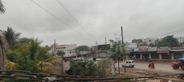 CG Weather Update: रायपुर, महासमुंद समेत कई जिलों में बादलों का डेरा, तेज हवाओं के साथ बारिश का अलर्ट