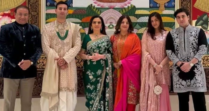 Indian Ethnic Fashion: नीता अंबानी की हरी साड़ी का जलवा, ईशा-कोकिलाबेन के लुक ने खींचा ध्यान