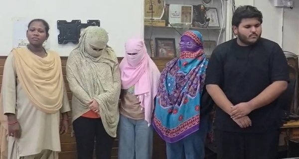 Raigarh Cyber Crime: डॉक्टर से 34 लाख की ठगी, इंदौर से 3 युवतियों समेत 5 आरोपी गिरफ्तार