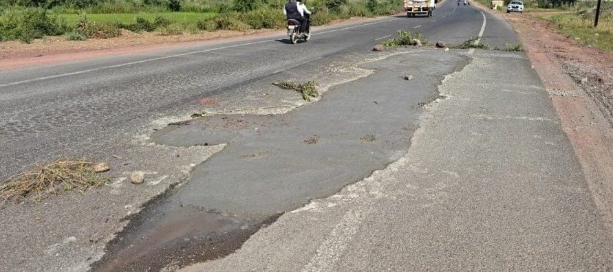 Repair of Bilaspur-Mungeli NH-130A using cement-concrete(Image Source: social media)