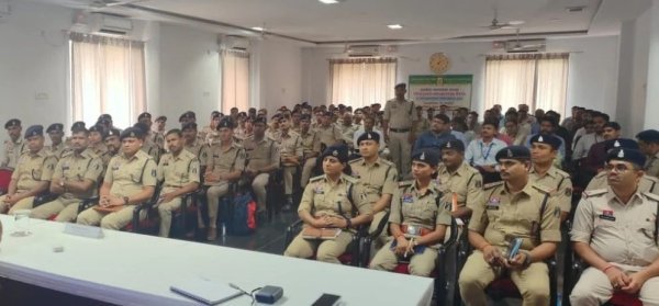 Raipur Police: साइबर ठगी पर पुलिस का बड़ा कदम, पीड़ितों को जल्द वापस मिलेगी फंसी हुई रकम