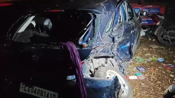 Raipur Road Accident: शादी की खुशियां मातम में बदलीं, तेज रफ्तार स्कोडा ने बलेनो को मारी टक्कर, बुजुर्ग की मौत, 3 गंभीर