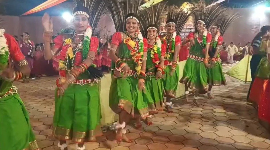 Performance of Sua dance by women in Balodabazar(Image Source: social media)