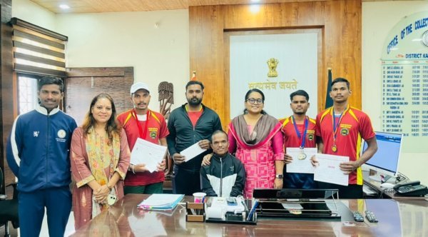 Chhattisgarh Sports News: दिव्यांग तैराकों का शानदार प्रदर्शन, राज्य स्तरीय प्रतियोगिता में जीते 8 पदक