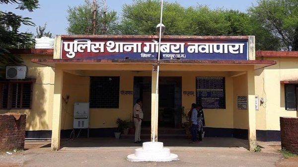 Abhanpur News: निजी अस्पताल के सामने मिला अजन्मे बच्चे का शव, जांच में जुटी पुलिस