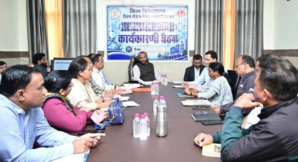Chhattisgarh News: आयुष्मान योजना में गड़बड़ी  को लेकर कलेक्टर ने दो अपरेटर को हटाने के दिया निर्देश