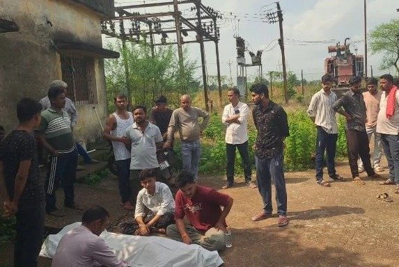 Electrical Safety: बिजली विभाग की बड़ी लापरवाही, करंट से ऑपरेटर की मौत